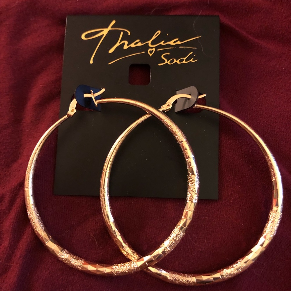 Nice gold colored earrings